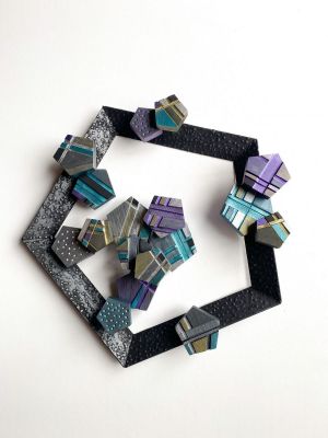Sculpture, Genre sculpture - Pentagon with Turquoise Crystals